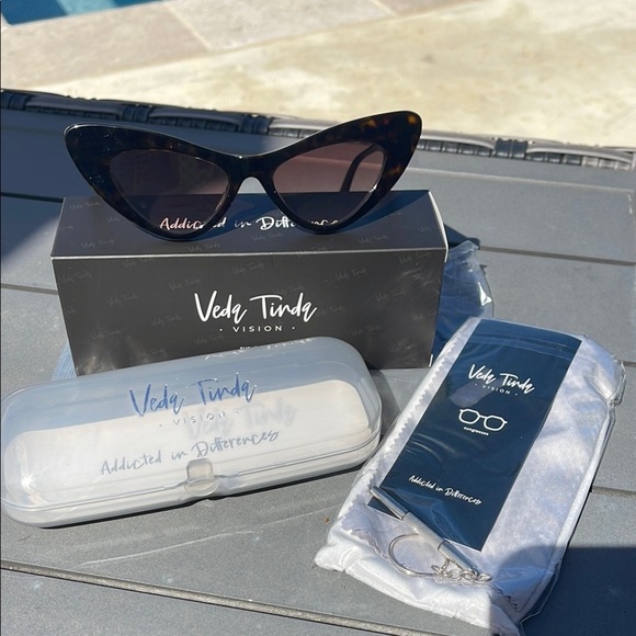 Veda Tinda Vision Accessories - Tortoise Cat-Eye Sunglasses with UV Protection NWB